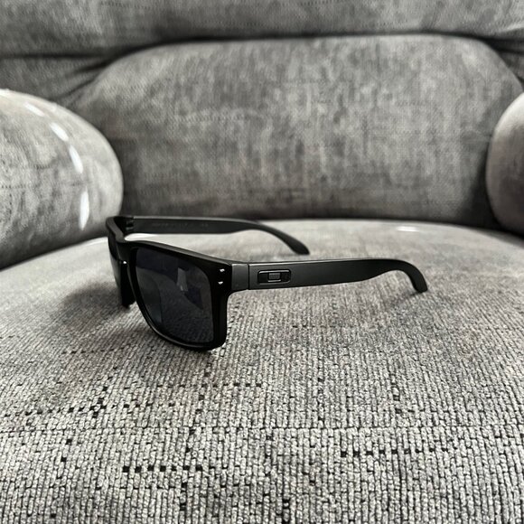 Oakley Holbrook Sunglasses 009102 Black Lenses-Black Matte Frame - Picture 7 of 14